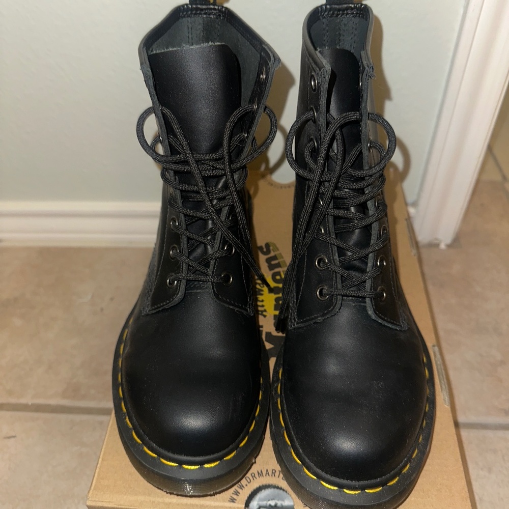 Doc Martens - Picture 2 of 4